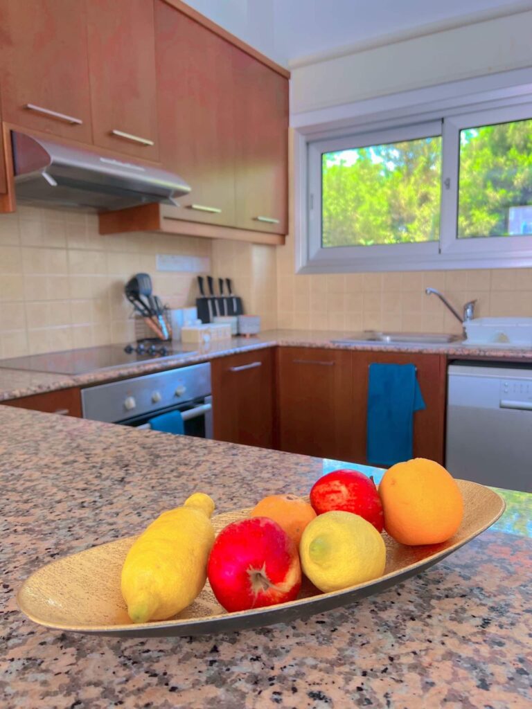 Küche mit Obstschale