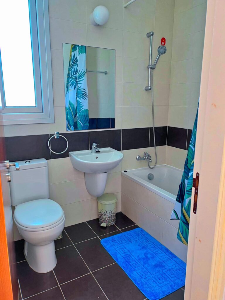 Badezimmer mit Dusche